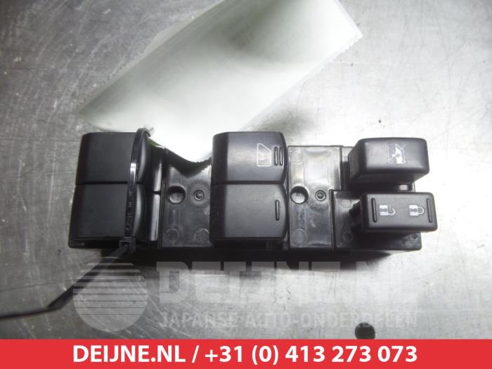 Usados Interruptor combinado de ventanillas Subaru XV (GP) 2.0 AWD 16V Precio € 75,00 Norma de margen ofrecido por V.Deijne Jap.Auto-onderdelen BV