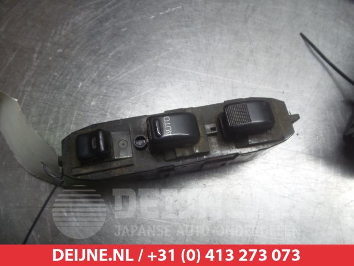Usados Interruptor combinado de ventanillas Daihatsu Move (L9) 850 Precio € 25,00 Norma de margen ofrecido por V.Deijne Jap.Auto-onderdelen BV