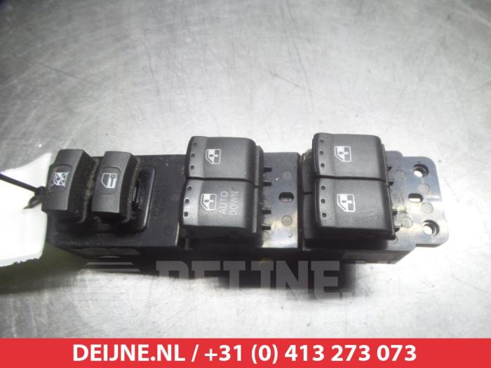Usados Interruptor combinado de ventanillas Ssang Yong Actyon 2.0 Xdi 16V Sports Pick-up Precio € 35,00 Norma de margen ofrecido por V.Deijne Jap.Auto-onderdelen BV