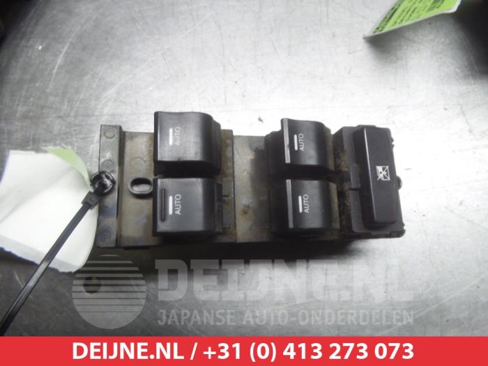 Usados Interruptor combinado de ventanillas Hyundai i40 CW (VFC) 1.7 CRDi 16V Precio € 50,00 Norma de margen ofrecido por V.Deijne Jap.Auto-onderdelen BV