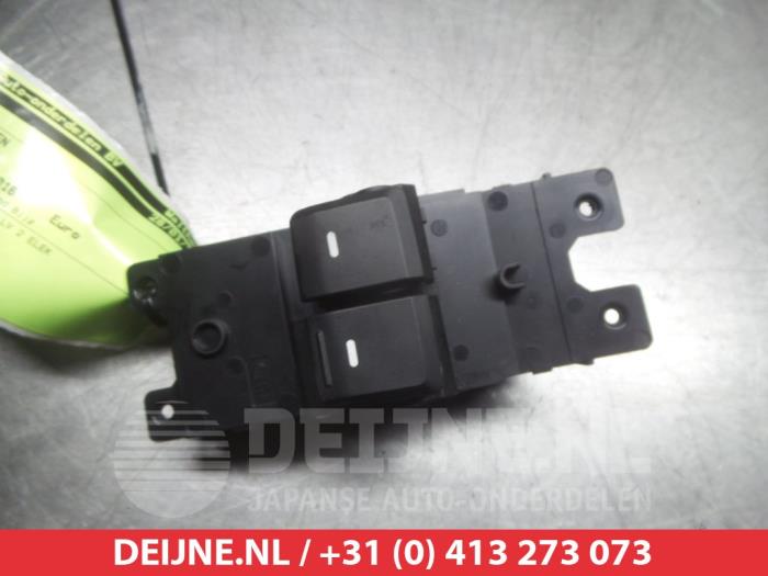 Usados Interruptor combinado de ventanillas Hyundai I20 Precio € 30,00 Norma de margen ofrecido por V.Deijne Jap.Auto-onderdelen BV