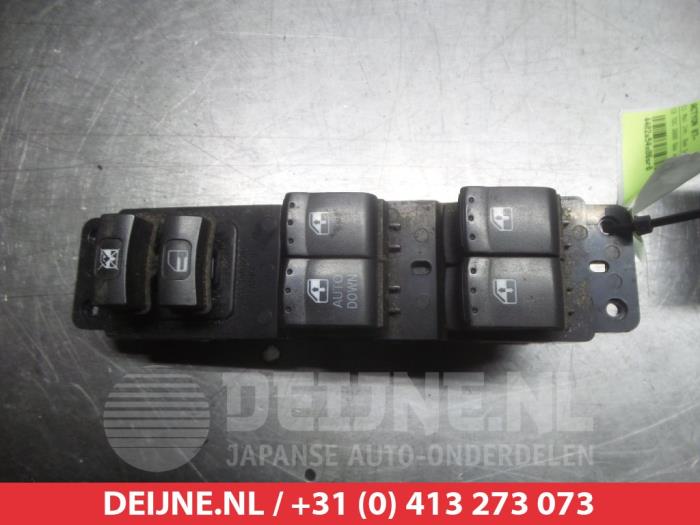 Usados Interruptor combinado de ventanillas Ssang Yong Actyon 2.0 Xdi 16V Precio € 35,00 Norma de margen ofrecido por V.Deijne Jap.Auto-onderdelen BV