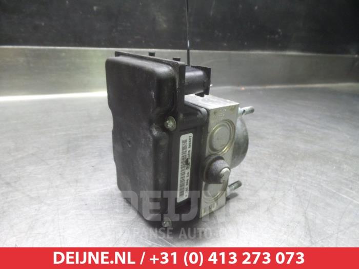 Używane Pompa ABS Nissan Note (E11) 1.5 dCi 86 Cena € 35,00 Procedura marży oferowane przez V.Deijne Jap.Auto-onderdelen BV