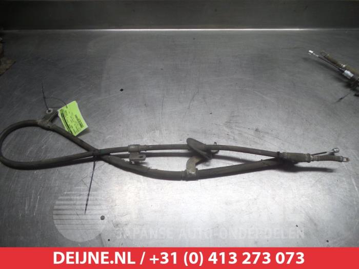 Parking brake cable from a Kia Sportage (QL) 1.6 GDI 16V 4x2 2018