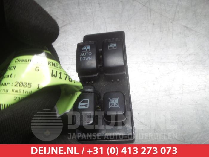 Usados Interruptor combinado de ventanillas Kia Carnival 2 (FIB/FLD) 2.9 HPDi 16V Precio € 35,00 Norma de margen ofrecido por V.Deijne Jap.Auto-onderdelen BV