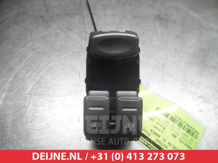 Usados Interruptor combinado de ventanillas Kia Carnival 1 (FLB) 2.5 V6 24V Precio € 25,00 Norma de margen ofrecido por V.Deijne Jap.Auto-onderdelen BV