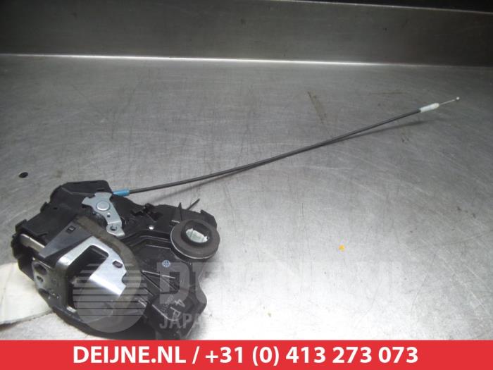 Serrure Avant Droit Pour Toyota RAV4 Phase 1 – Pièce D'occasion En Bon état