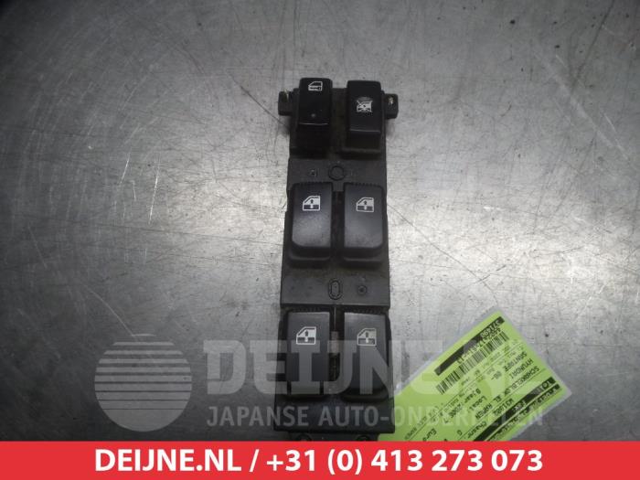 Używane Przelacznik combi okienny Hyundai Santa Fe II (CM) 2.2 CRDi 16V 4x2 Cena € 35,00 Procedura marży oferowane przez V.Deijne Jap.Auto-onderdelen BV