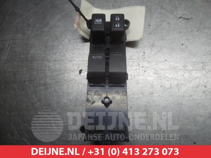 Używane Przelacznik combi okienny Suzuki Swift (ZA/ZC/ZD) 1.2 16_ Cena € 35,00 Procedura marży oferowane przez V.Deijne Jap.Auto-onderdelen BV