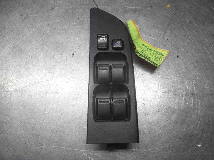 Usados Interruptor combinado de ventanillas Nissan Terrano II (R20/TR50) 3.0 Di 16V Precio € 25,00 Norma de margen ofrecido por V.Deijne Jap.Auto-onderdelen BV