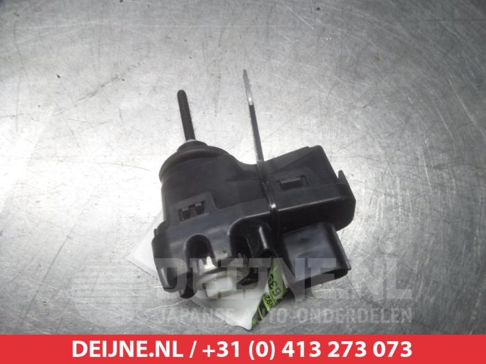 Używane Silnik reflektora Mazda CX-5 I (KE,GH) 2.2 Skyactiv D 175 16V 4WD Cena € 20,00 Procedura marży oferowane przez V.Deijne Jap.Auto-onderdelen BV
