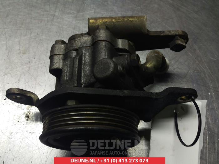 Usagé Pompe direction assistée Nissan Micra (K11) 1.4 16V Prix € 35,00 Règlement à la marge proposé par V.Deijne Jap.Auto-onderdelen BV
