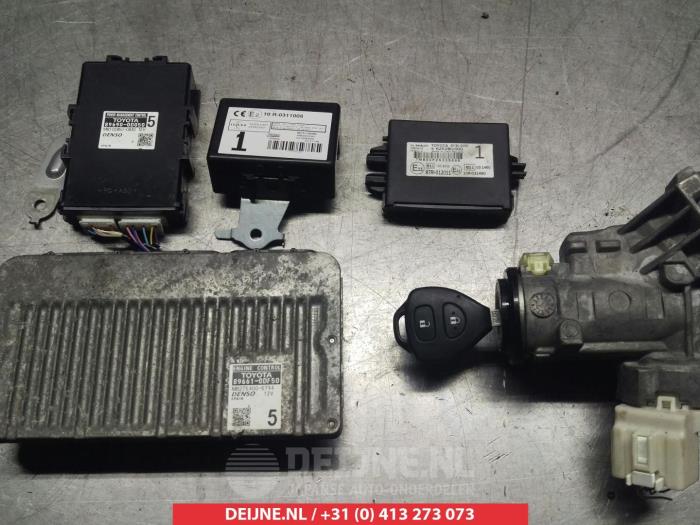 Used Engine management computer Toyota Yaris III (P13) 1.33 16V Dual VVT-I Price € 150,00 Margin scheme offered by V.Deijne Jap.Auto-onderdelen BV