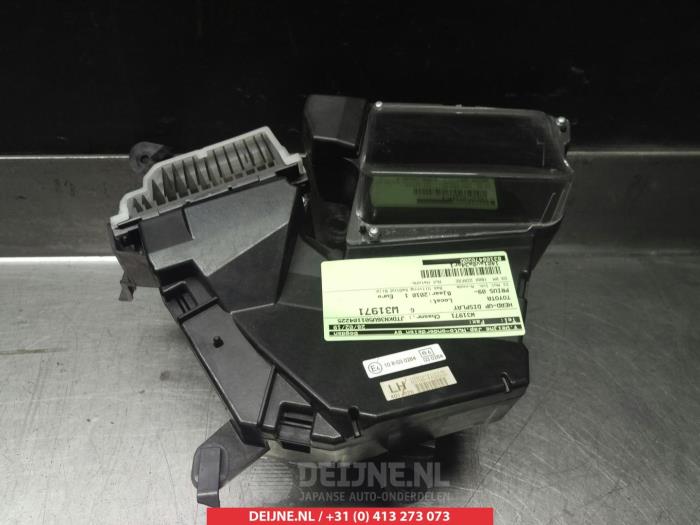 Usados Pantalla Head-up Toyota Prius (ZVW3) 1.8 16V Precio € 100,00 Norma de margen ofrecido por V.Deijne Jap.Auto-onderdelen BV