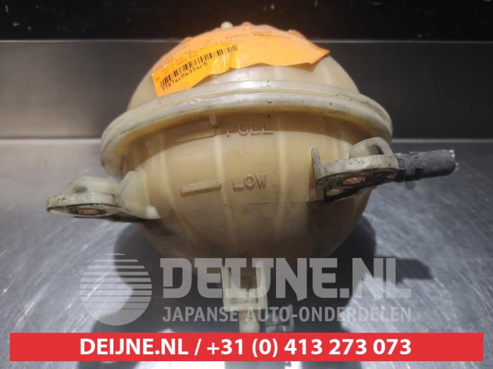 Expansion vessel from a Toyota Avensis Verso (M20) 2.0 D-4D 16V 2003