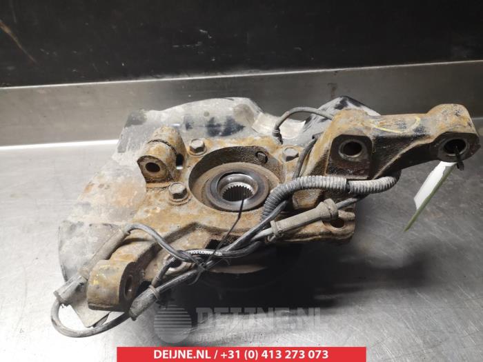 Knuckle, front right from a Kia Sorento II (XM) 2.2 CRDi 16V VGT 4x4 2010