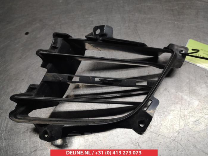 Bumper grille from a Mazda 6 Sport (GH14/GHA4) 2.2 CiTD 16V 163 2009