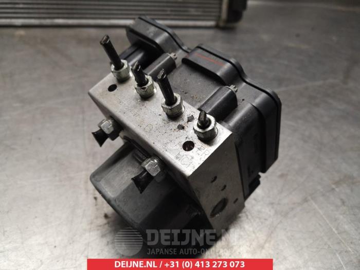 Begagnade ABS-pump Toyota Aygo (B40) 1.0 12V VVT-i Pris € 50,00 Marginaltabell erbjuds av V.Deijne Jap.Auto-onderdelen BV