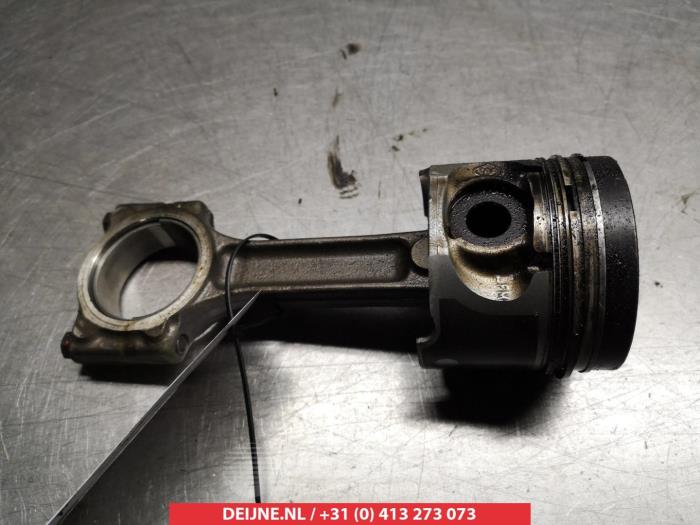Usados Pistón Nissan Qashqai (J10) 1.5 dCi DPF Precio € 50,00 Norma de margen ofrecido por V.Deijne Jap.Auto-onderdelen BV