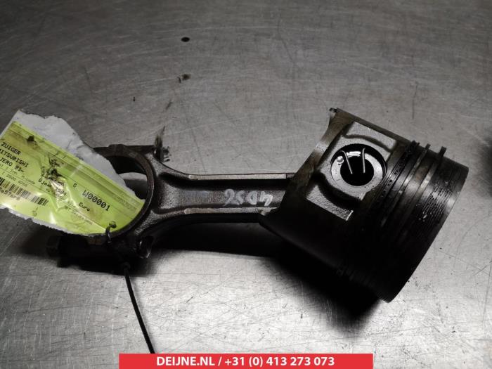 Used Piston Mitsubishi Pajero Hardtop (V1/2/3/4) 2.5 TD i.c. 4x2 Price € 50,00 Margin scheme offered by V.Deijne Jap.Auto-onderdelen BV