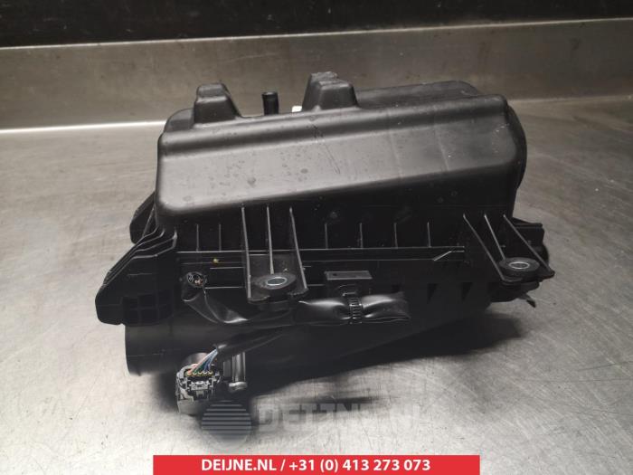 Begagnade Luftfilterhus Toyota Verso S 1.33 16V Dual VVT-I Pris € 50,00 Marginaltabell erbjuds av V.Deijne Jap.Auto-onderdelen BV