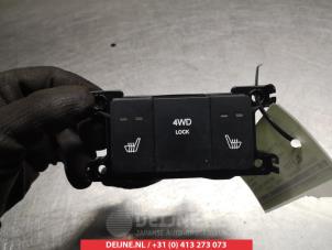 Usados Interruptor de calefactor de asiento Hyundai Santa Fe II (CM) 2.2 CRDi 16V 4x4 Precio de solicitud ofrecido por V.Deijne Jap.Auto-onderdelen BV