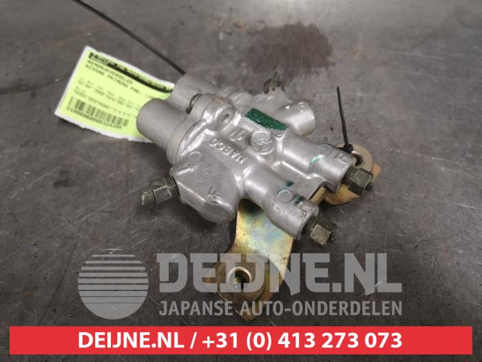 Begagnade EBD-system Nissan Primera (P11) 2.0 SLX 16V Pris € 25,00 Marginaltabell erbjuds av V.Deijne Jap.Auto-onderdelen BV