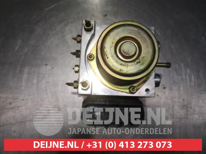 Begagnade ABS-pump Nissan 350 Z (Z33) 3.5 V6 24V Pris € 100,00 Marginaltabell erbjuds av V.Deijne Jap.Auto-onderdelen BV