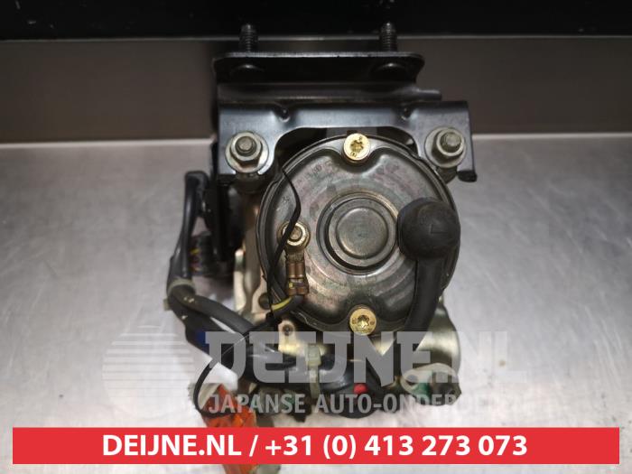 Begagnade ABS-pump Nissan Primera (P11) 2.0 SLX 16V Pris € 25,00 Marginaltabell erbjuds av V.Deijne Jap.Auto-onderdelen BV