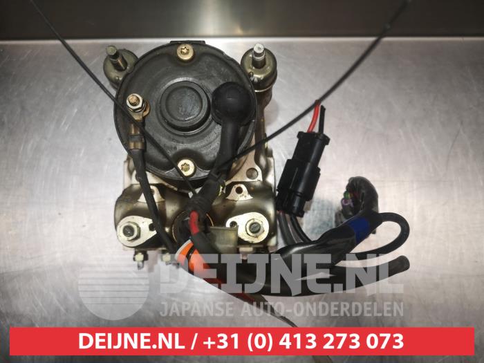Usagé Pompe ABS Nissan Almera (N15) 1.4 LX 16V Prix € 50,00 Règlement à la marge proposé par V.Deijne Jap.Auto-onderdelen BV