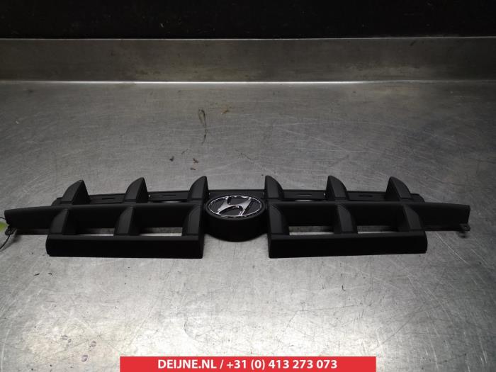 Używane Grill Hyundai Accent Cena € 25,00 Procedura marży oferowane przez V.Deijne Jap.Auto-onderdelen BV