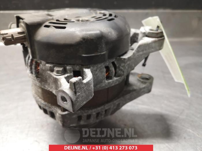 Dynamo van een Toyota Yaris III (P13) 1.4 D-4D-F 2012