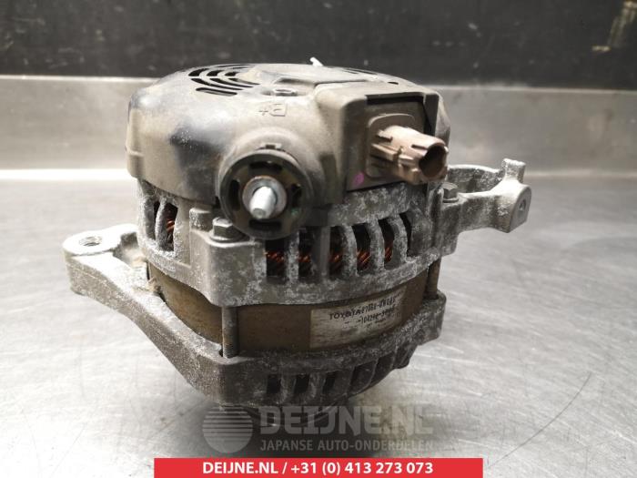 Dynamo van een Toyota Yaris III (P13) 1.4 D-4D-F 2012
