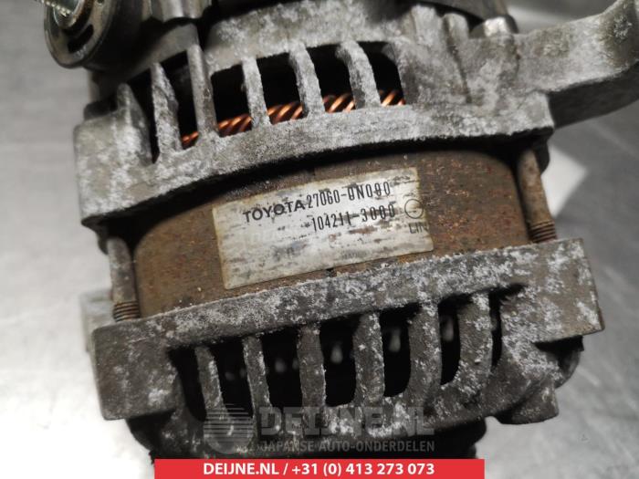 Dynamo van een Toyota Yaris III (P13) 1.4 D-4D-F 2012