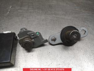 Usagé Kit serrure cylindre (complet) Mazda MX-5 (NC18/1A) 1.8i 16V Prix sur demande proposé par V.Deijne Jap.Auto-onderdelen BV