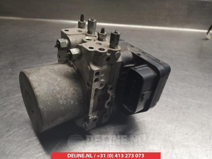 Begagnade ABS-pump Mazda 6 SportBreak (GJ/GH/GL) 2.2 SkyActiv-D 150 16V Pris € 100,00 Marginaltabell erbjuds av V.Deijne Jap.Auto-onderdelen BV