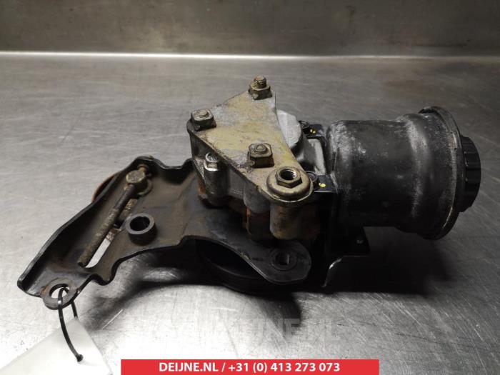 Usagé Pompe de direction Toyota Previa (R3) 2.0 D-4D 16V Prix € 25,00 Règlement à la marge proposé par V.Deijne Jap.Auto-onderdelen BV