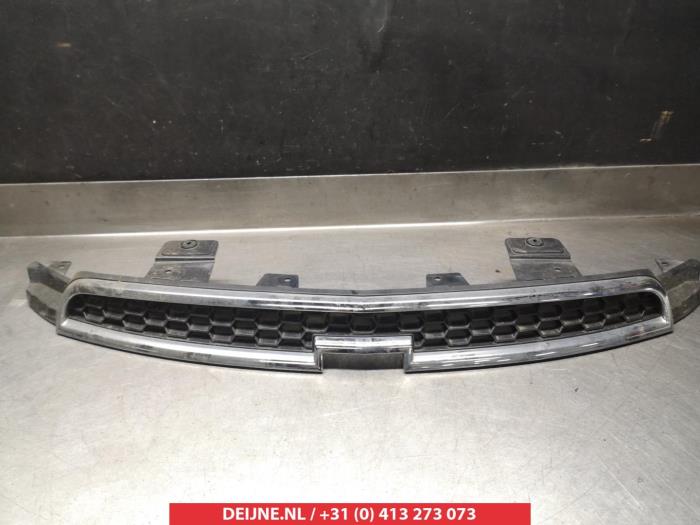 Używane Grill Chevrolet Evanda 2.0 16V Cena na żądanie oferowane przez V.Deijne Jap.Auto-onderdelen BV