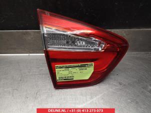 Used Tailgate reflector, left Kia Rio III (UB) 1.1 CRDi VGT 12V Price on request offered by V.Deijne Jap.Auto-onderdelen BV