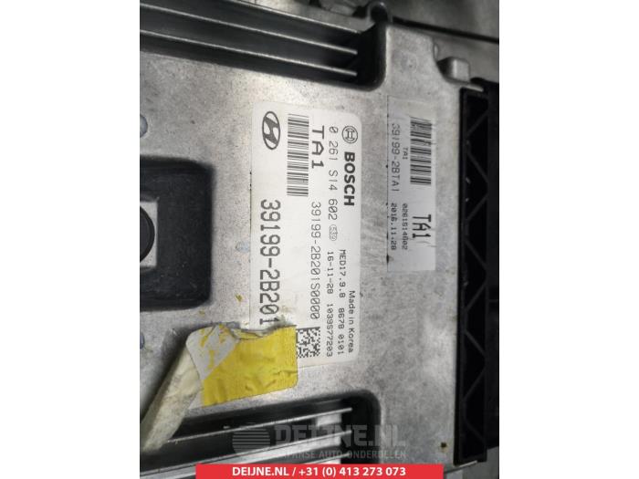 Ignition lock + key from a Hyundai Tucson (TL) 1.6 GDi 16V 2WD 2017