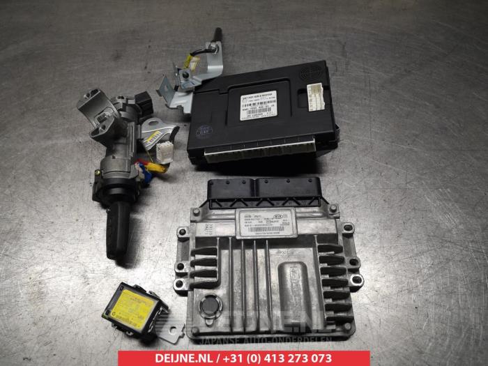 Used Engine management computer Kia Rio III (UB) 1.1 CRDi VGT 12V Price € 150,00 Margin scheme offered by V.Deijne Jap.Auto-onderdelen BV