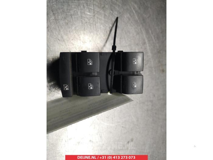 Usados Interruptor combinado de ventanillas Chevrolet Orlando (YYM/YYW) 2.0 D 16V Precio € 40,00 Norma de margen ofrecido por V.Deijne Jap.Auto-onderdelen BV