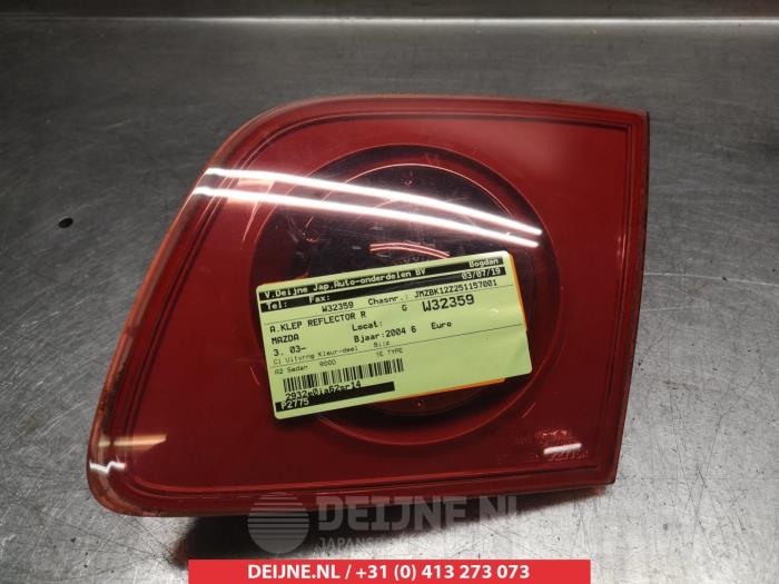 Używane Odblask tylnej klapy prawy Mazda 3 (BK12) 1.6i 16V Cena € 35,00 Procedura marży oferowane przez V.Deijne Jap.Auto-onderdelen BV