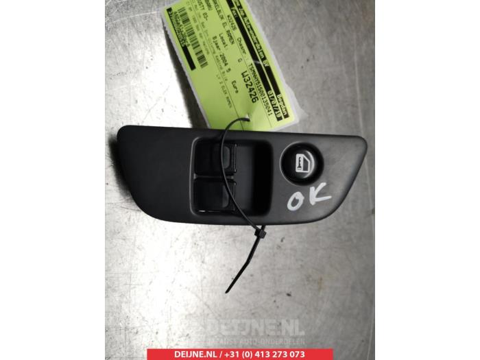 Usados Interruptor combinado de ventanillas Subaru G3X Justy 1.3 16V AWD Precio € 35,00 Norma de margen ofrecido por V.Deijne Jap.Auto-onderdelen BV