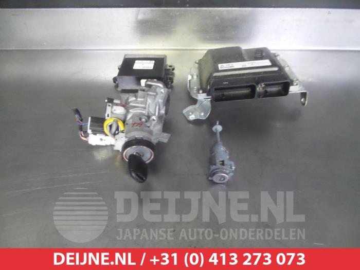 Used Engine management computer Mitsubishi Outlander (GF/GG) 2.2 DI-D 16V Clear Tec 4x2 Price € 200,00 Margin scheme offered by V.Deijne Jap.Auto-onderdelen BV