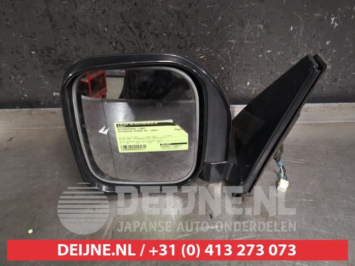 Wing mirror, left from a Mitsubishi Pajero Canvas Top (V6/7) 3.5 V6 GDI 24V 2001