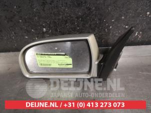 Used Wing mirror, left Kia Carens II (FJ) 2.0 CRDI 16V Price € 60,00 Margin scheme offered by V.Deijne Jap.Auto-onderdelen BV