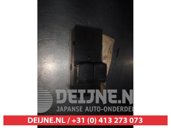 Usados Interruptor combinado de ventanillas Nissan Micra C+C (K12) 1.4 16V Precio € 35,00 Norma de margen ofrecido por V.Deijne Jap.Auto-onderdelen BV