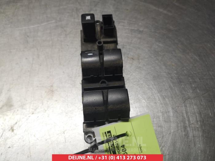 Usados Interruptor combinado de ventanillas Mitsubishi L-200 2.4 Clean Diesel 4WD Precio € 50,00 Norma de margen ofrecido por V.Deijne Jap.Auto-onderdelen BV