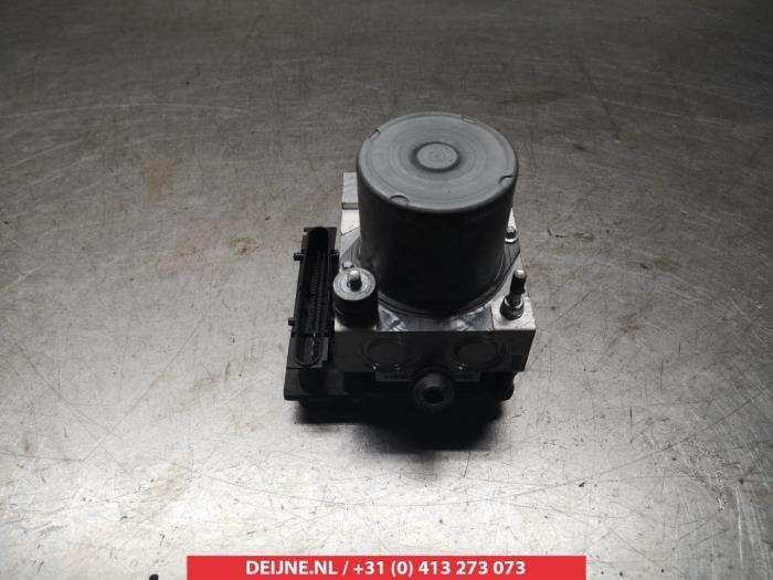 Begagnade ABS-pump Nissan 370 Z (Z34A) 3.7 V6 24V VVEL Pris € 100,00 Marginaltabell erbjuds av V.Deijne Jap.Auto-onderdelen BV